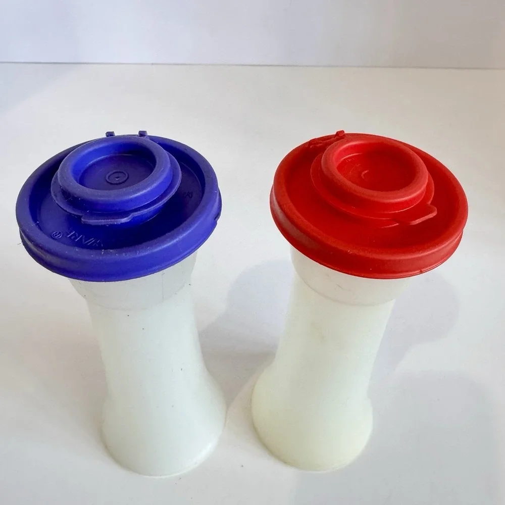 Tupperware Hourglass Salt & Pepper Shakers Blue &‎ Red Top